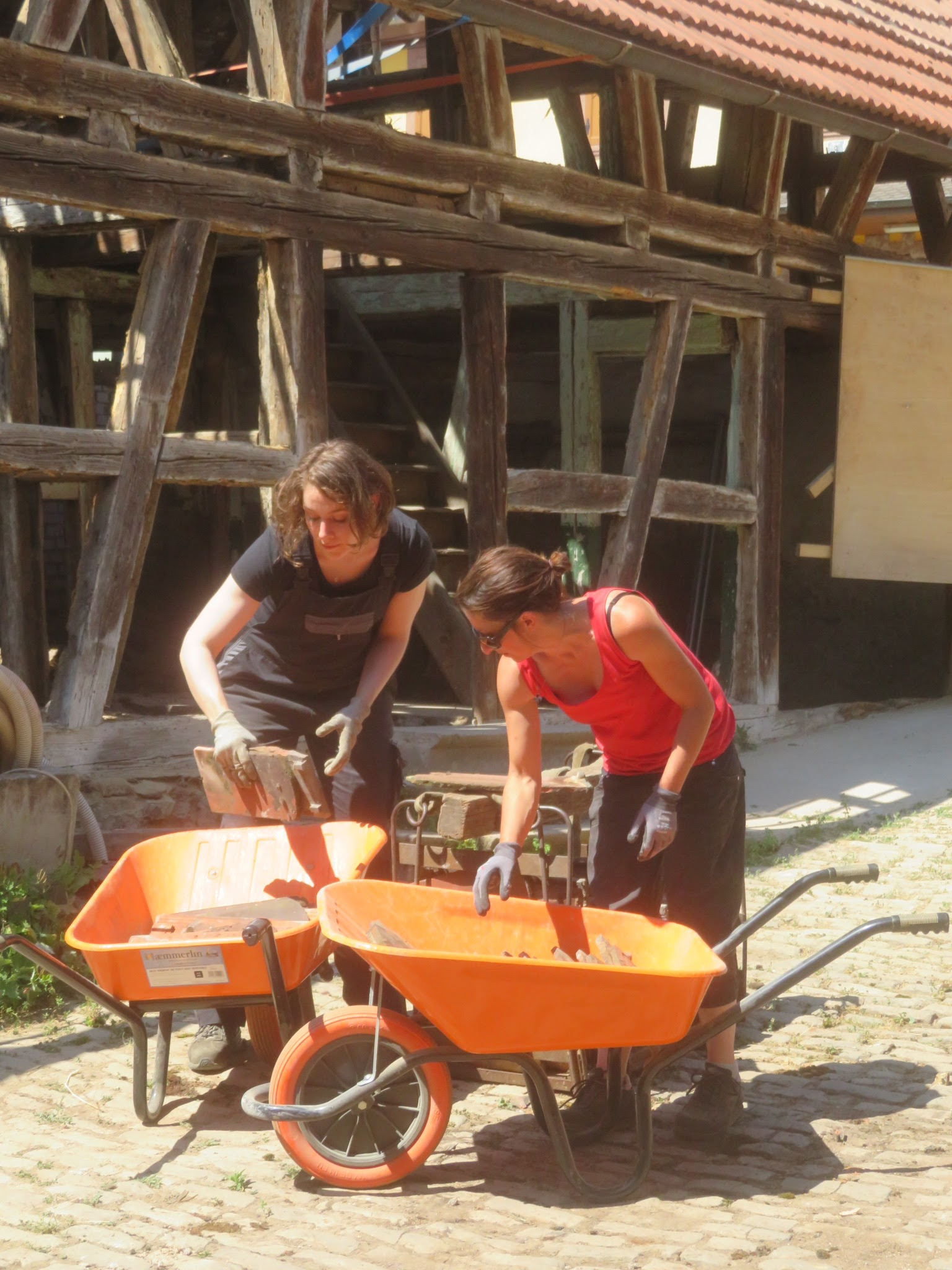 Elise et Aurélie récupèrent les Biberschwanz