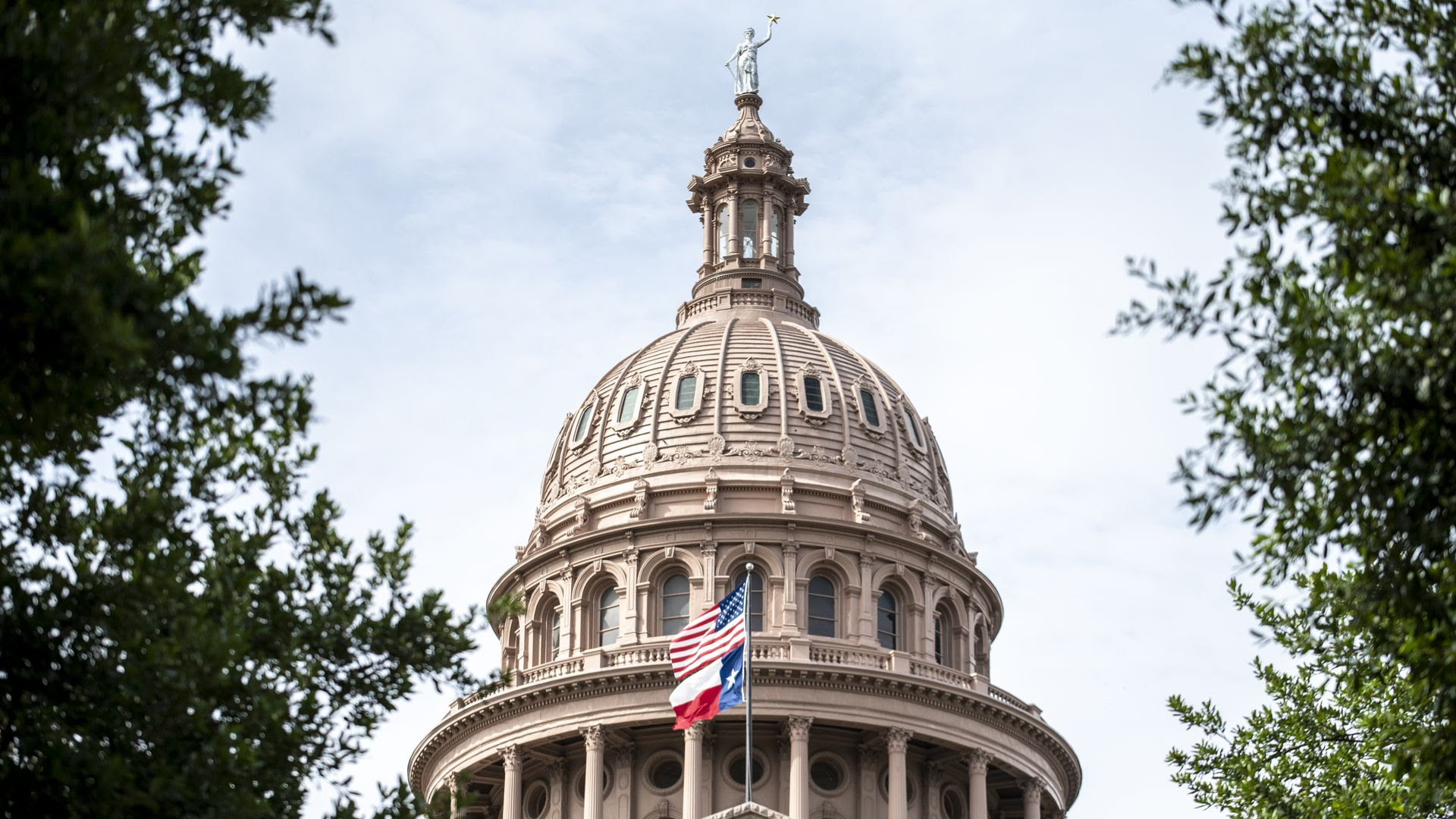 Texas speaker signs the first warrant for a runaway Democrat