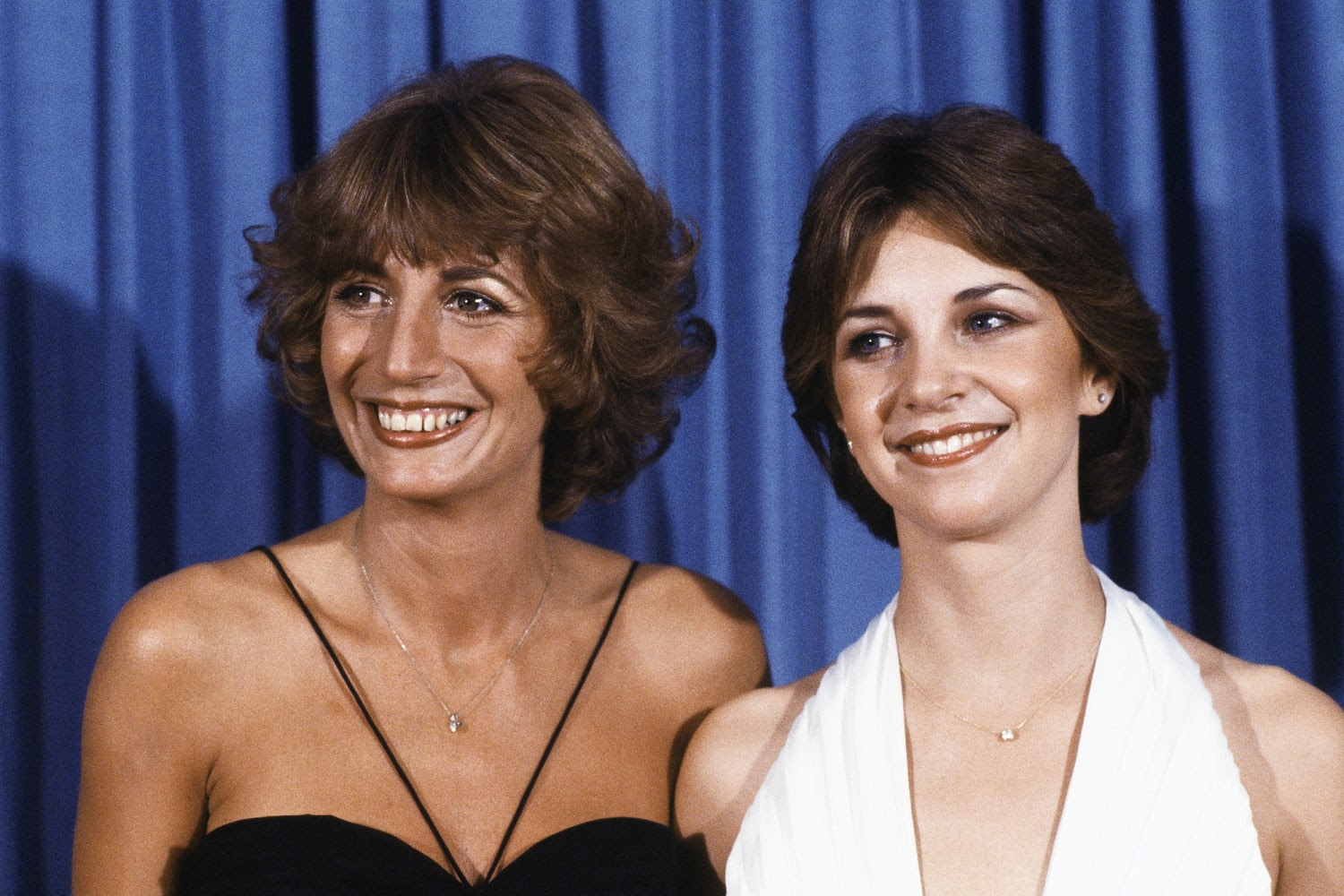 Today νέο 31/1/2023 230130-penny-marshall-cindy-williams-1979-ac-745p-cf6c1c