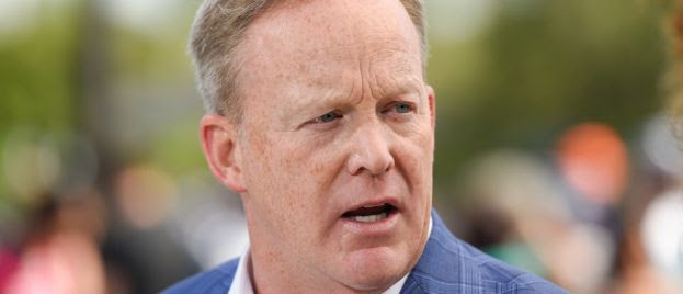 spicer-says-omarosas-claim-he-was-paid-to-laud-trump-is-bogus