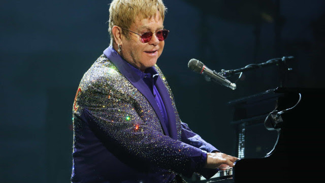 Amigo de Lady Di, Elton John destaca 'presença inspiradora' de Elizabeth