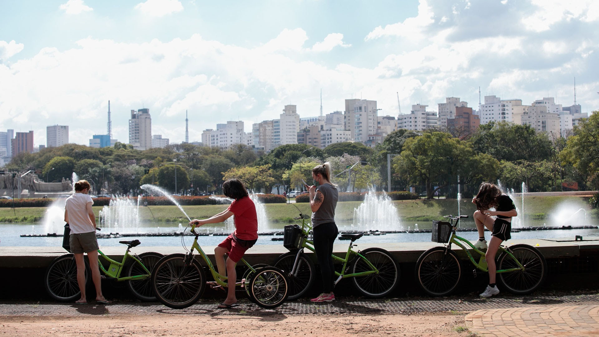 Personas en bicicleta (Patricia Monteiro/Bloomberg)